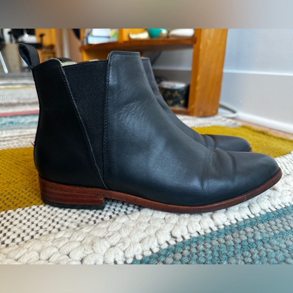 Nisolo Women's Black Classic Chelsea GREAT CONDITION